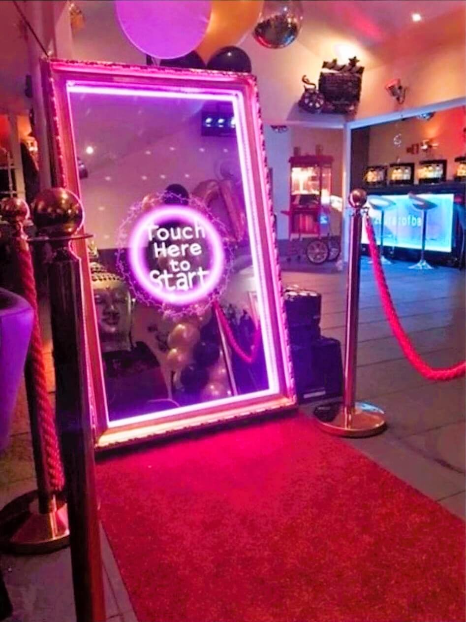 Manic Mirror Photobooth